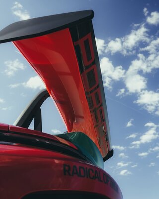 Уникальный Porsche 911 GT3 RS, созданный Дуа Липой, выставлен на аукцион