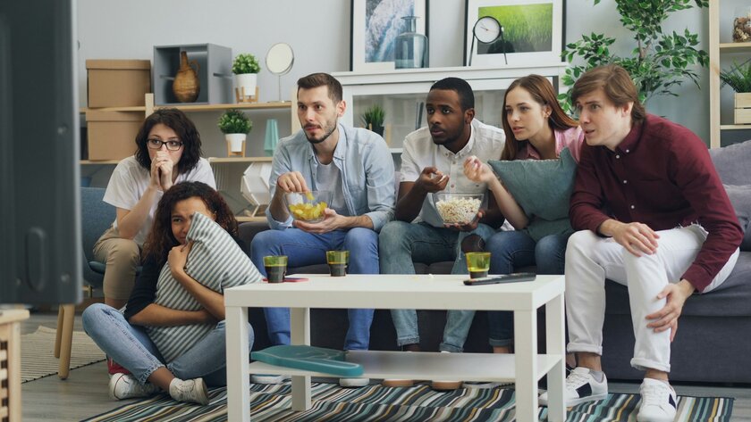 Почему мы переедаем за сериалами и что с этим делать?
