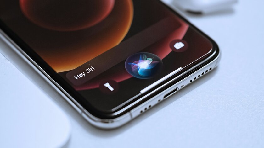 Apple сделает Siri умнее благодаря ChatGPT