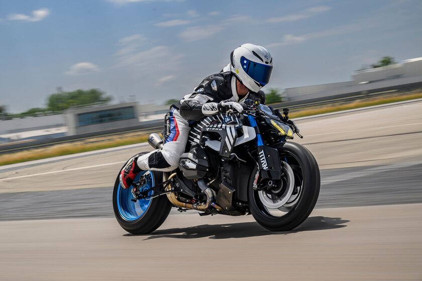 Анонсирован уникальный мотоцикл BMW R 1300 R «TITAN»