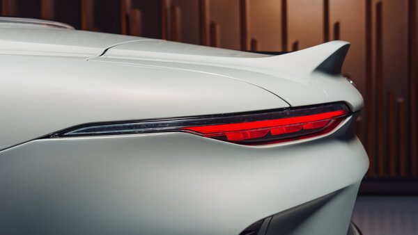 Bentley анонсировала первый люксовый кабриолет Batur от Mulliner