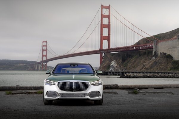 Mercedes-Benz представил лимитированную версию Maybach S 680 Edition Emerald Isle