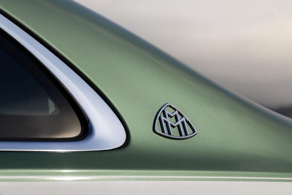 Mercedes-Benz представил лимитированную версию Maybach S 680 Edition Emerald Isle