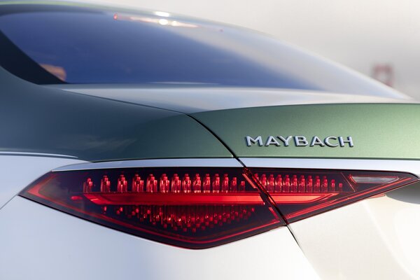 Mercedes-Benz представил лимитированную версию Maybach S 680 Edition Emerald Isle