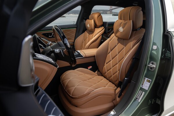 Mercedes-Benz представил лимитированную версию Maybach S 680 Edition Emerald Isle