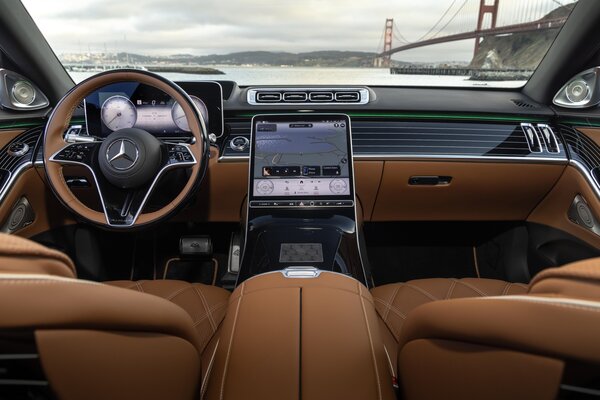 Mercedes-Benz представил лимитированную версию Maybach S 680 Edition Emerald Isle
