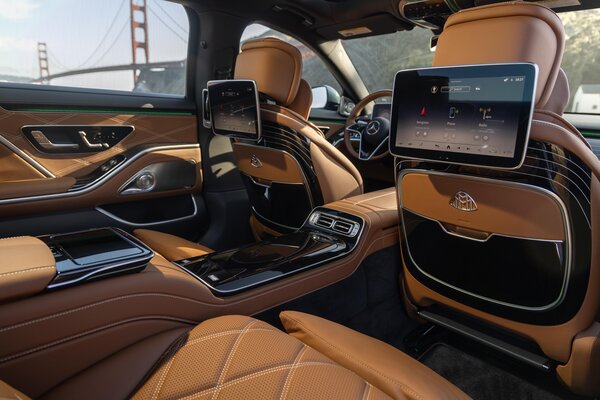 Mercedes-Benz представил лимитированную версию Maybach S 680 Edition Emerald Isle