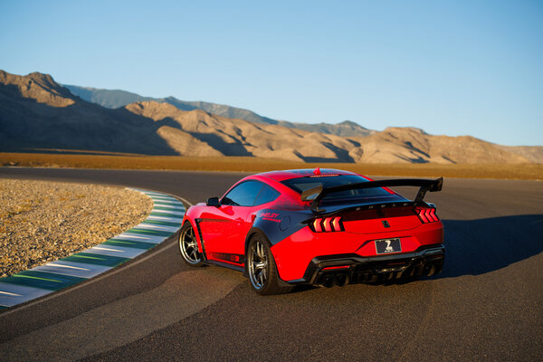 Shelby American представила Super Snake-R