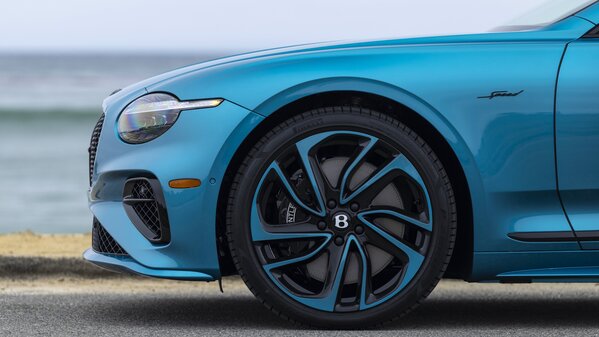 Bentley представила эксклюзивную окраску Ombre