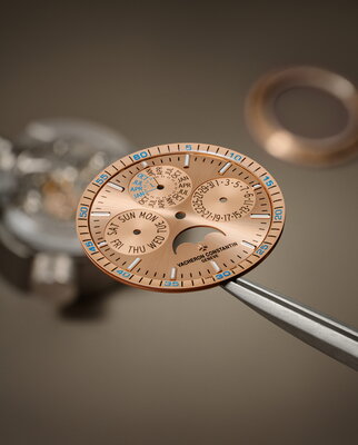Vacheron Constantin представила ультратонкие часы Overseas Perpetual Calendar