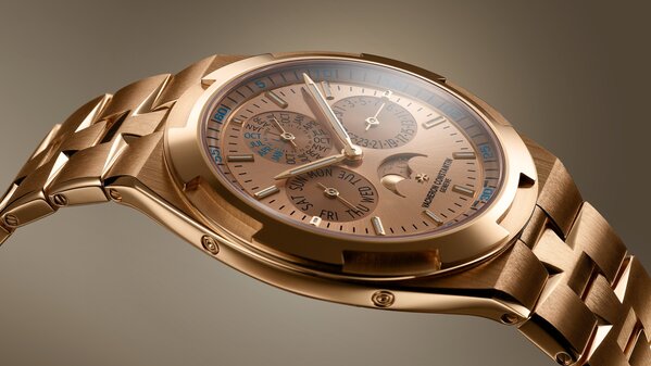 Vacheron Constantin представила ультратонкие часы Overseas Perpetual Calendar