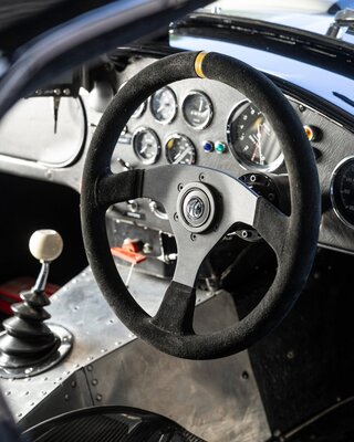 Раритет AC Cobra 1966 года продадут за миллионы долларов