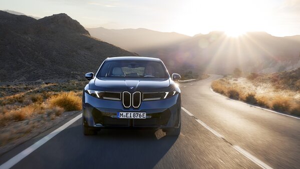 BMW представила кроссовер iX3