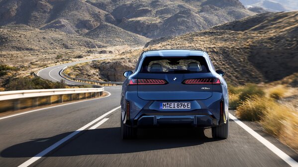 BMW представила кроссовер iX3