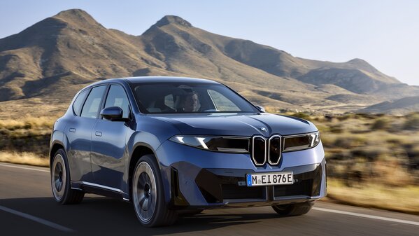 BMW представила кроссовер iX3