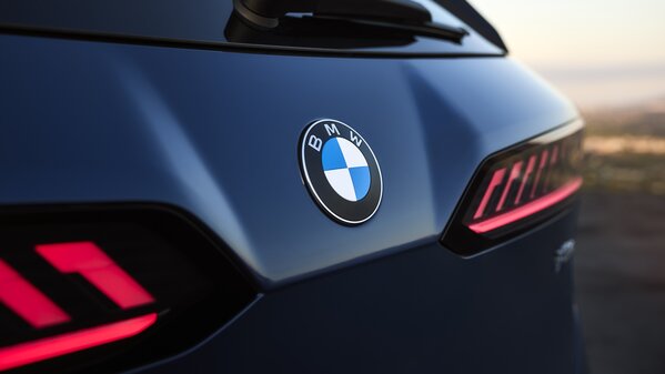 BMW представила кроссовер iX3