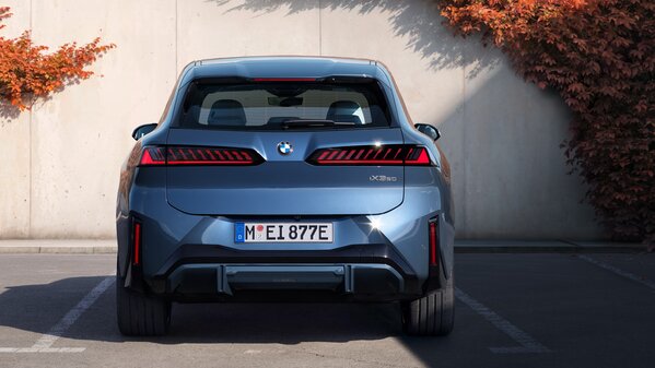 BMW представила кроссовер iX3