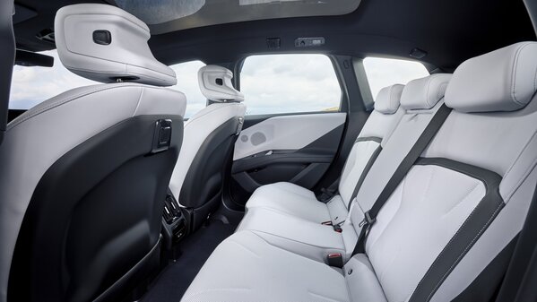BMW представила кроссовер iX3