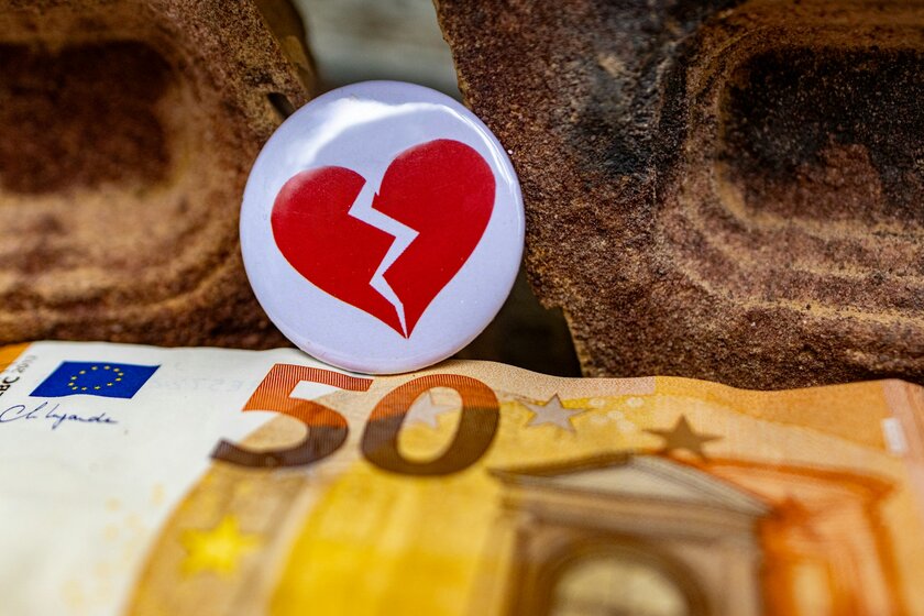 Роман года: начальница дала сотруднику 35 млн за развод с женой