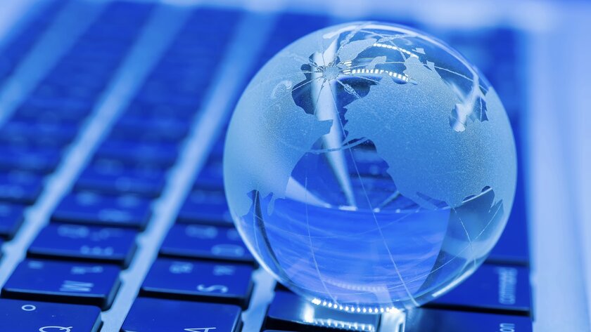 С какой буквы должно писаться слово «интернет»