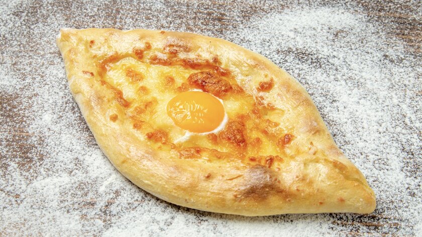 Рецепт хачапури по-аджарски из слоеного теста