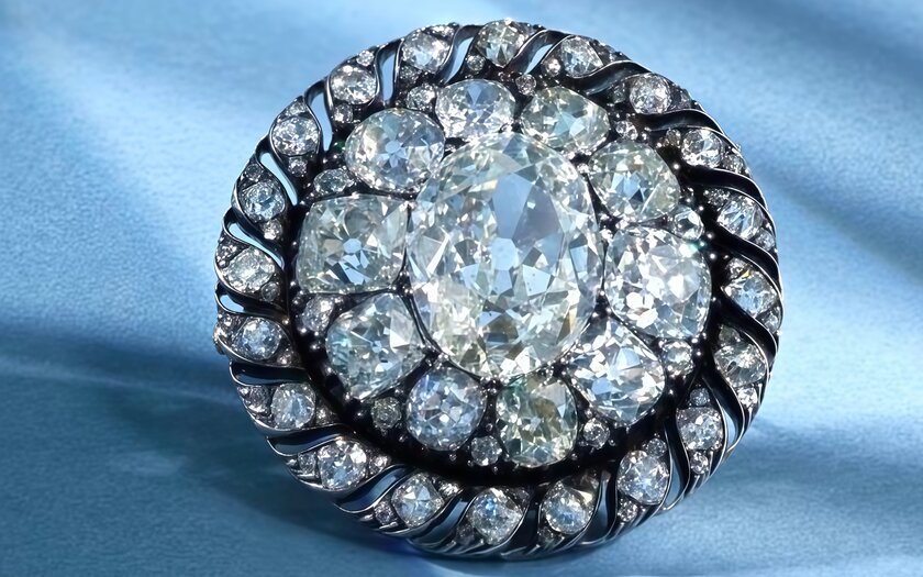 Брошь Наполеона продали за сотни миллионов рублей