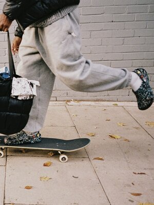 Crocs выпустила модель в стиле граффити