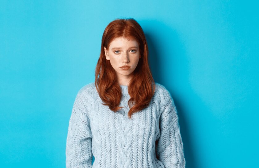 Почему «каменное лицо» стало новым бьюти-трендом