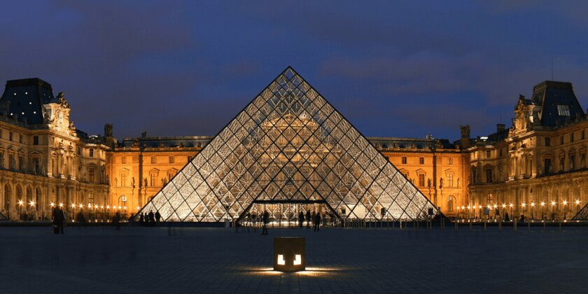 Блогеры пронесли в Лувр картину и повесили в зал «Моны Лизы»