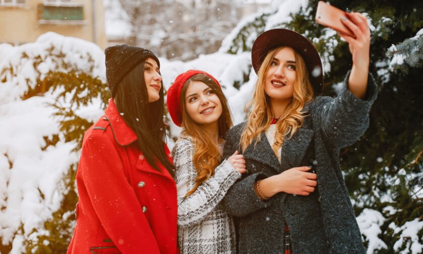 Как носить пять главных материалов зимы 2025