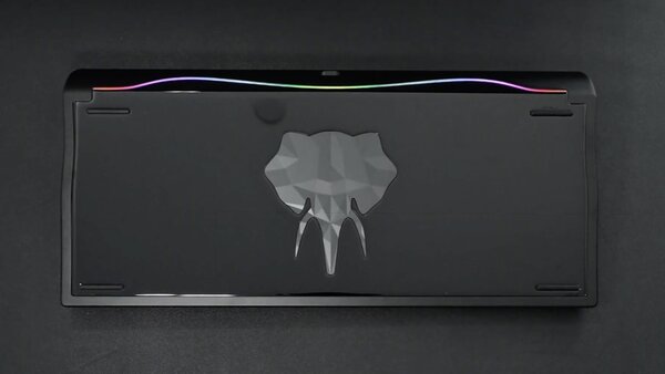 Wuque Studio показала премиум-клавиатуру Nama с часовым механизмом