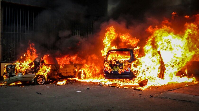 Пожар уничтожил уникальную коллекцию ретро-автомобилей