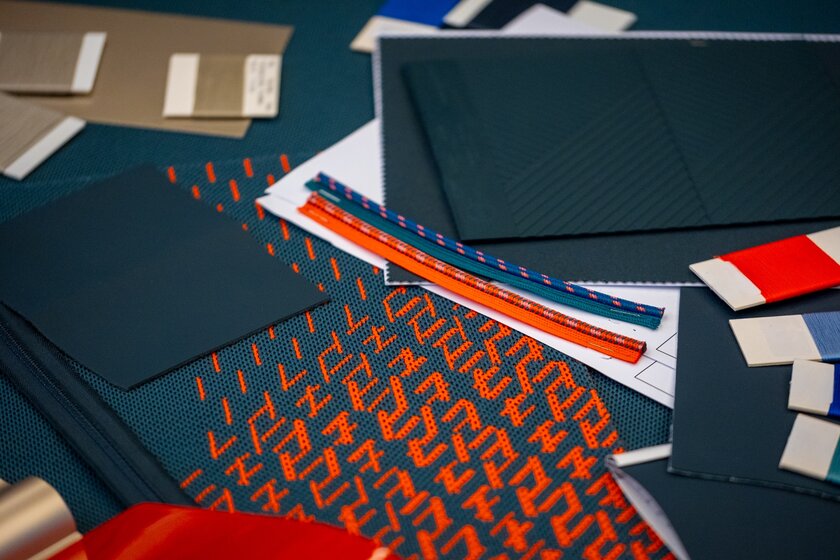 Автомобили MINI получили инновационную отделку интерьера