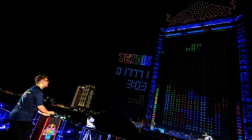 В Дубае сыграли в самый большой «Тетрис» в мире
