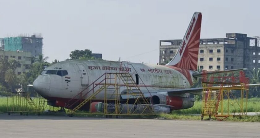 Самолёт 13 лет простоял в аэропорту: его считали пропавшим