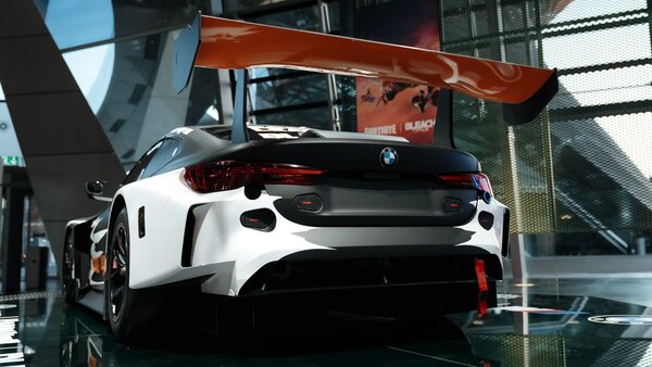 BMW представила версию M4 GT3 EVO для Fortnite и Rocket League
