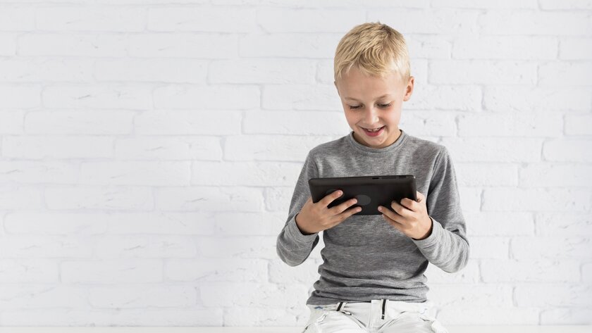 Как ограничить ребенку гаджеты без скандалов