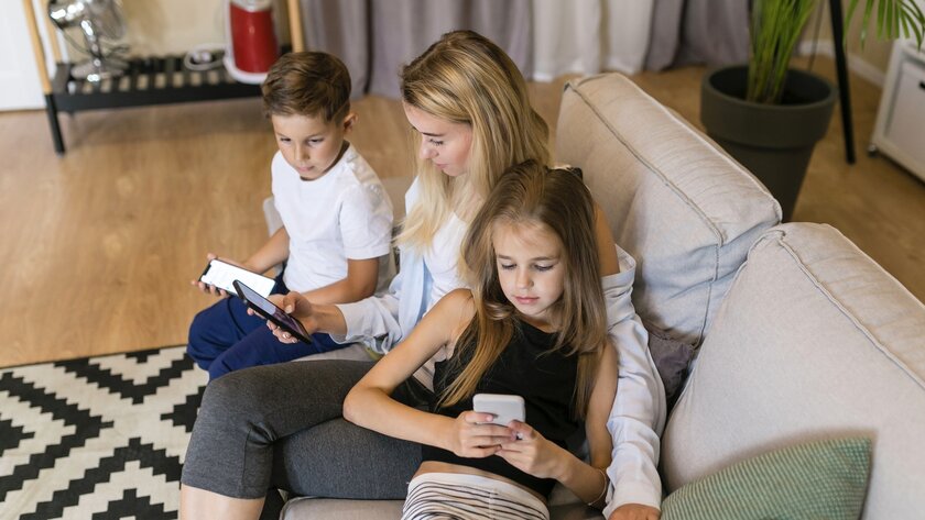 Как ограничить ребенку гаджеты без скандалов