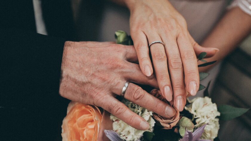 Супруги через 50 лет узнали, что их брак недействителен