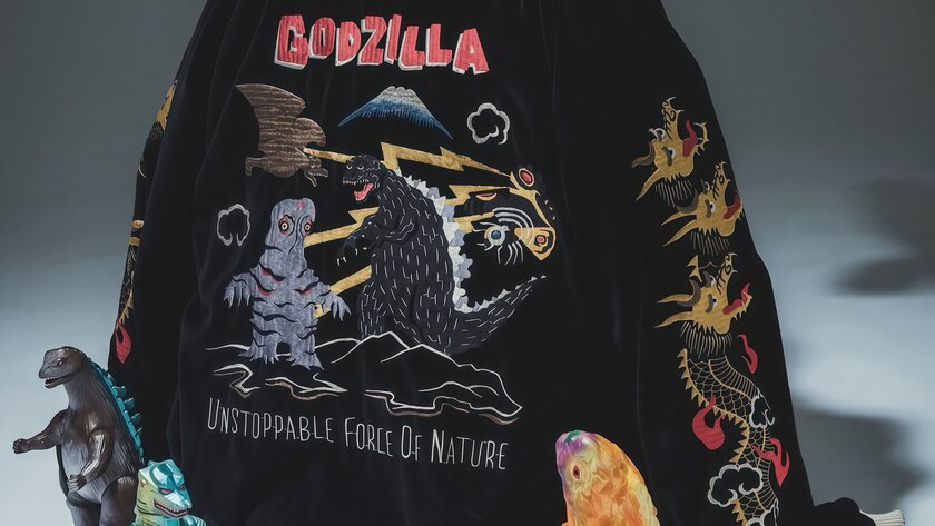 Beams Japan отметит 50-летие эксклюзивной курткой Godzilla Sukajan