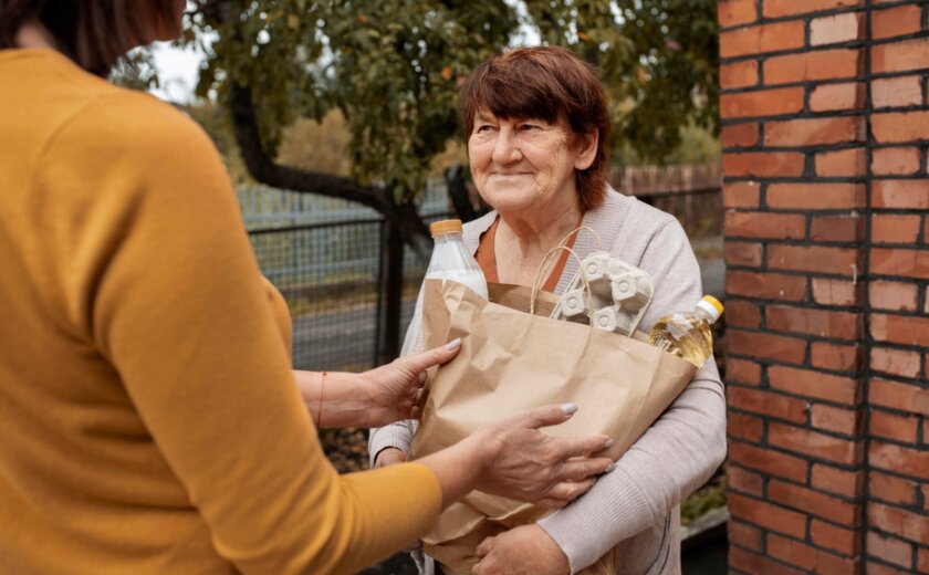 Как помощь другим помогает сохранить собственную память