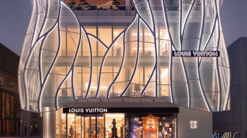 Louis Vuitton открыл флагманский бутик-хамелеон