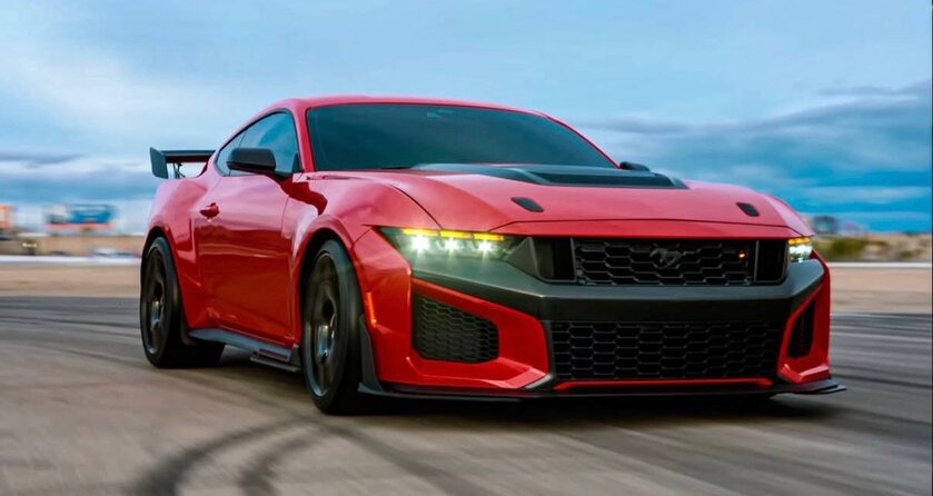 Ford представил обновленный Mustang Dark Horse SC