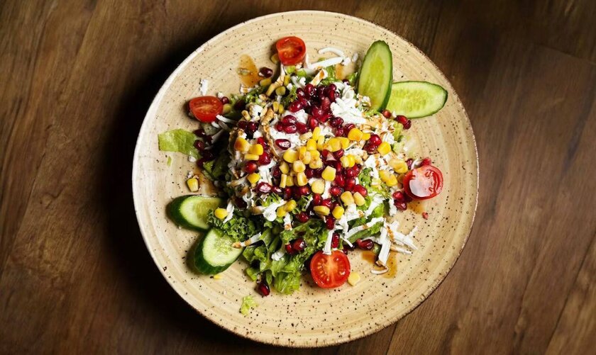 Рецепт лёгкого салата из курицы и кукурузы