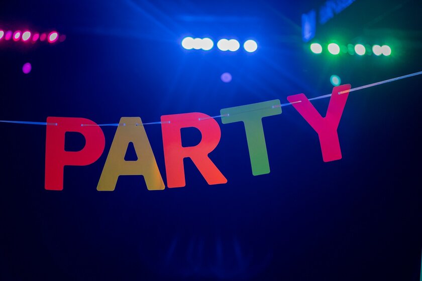 Как устраивать тематические вечера дома