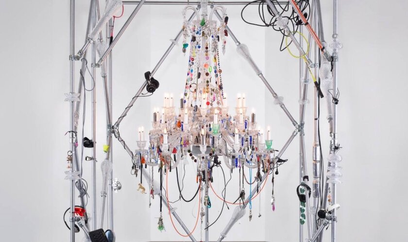 Baccarat представила переосмысленную люстру Zenith