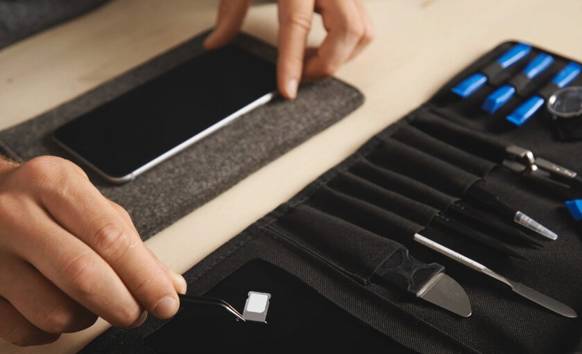 Энтузиасты установили в iPhone Air слот для SIM-карт