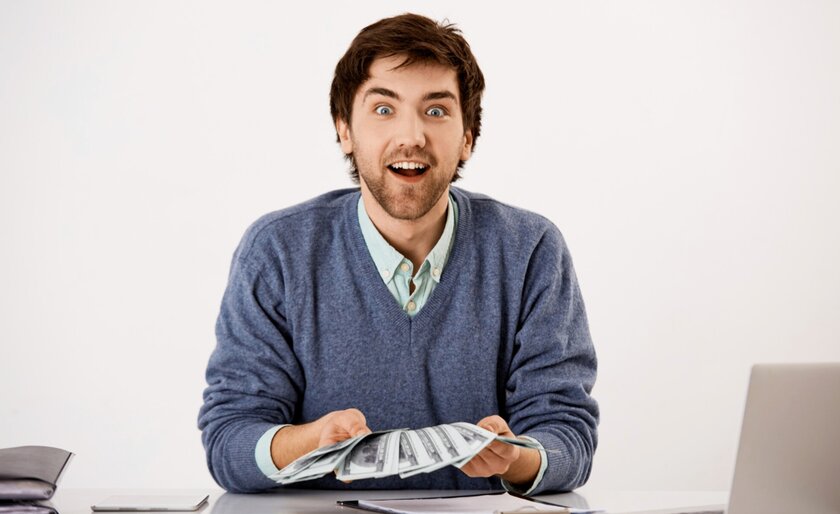 Сотрудник получил 14 миллионов рублей по ошибке и уволился