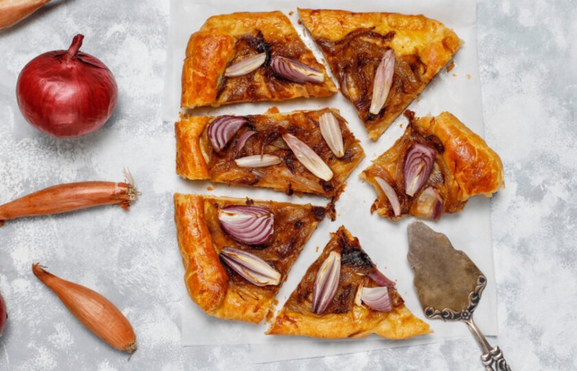 Рецепт тарта с карамелизированным луком и полентой