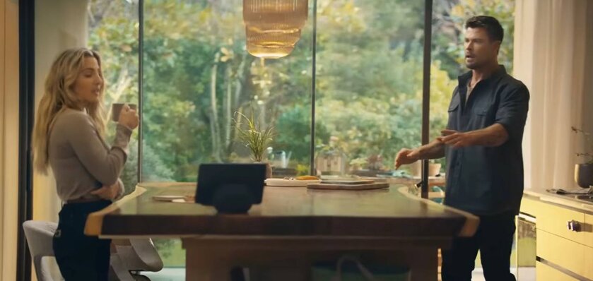 Крис Хемсворт испугался ИИ в новом рекламном ролике